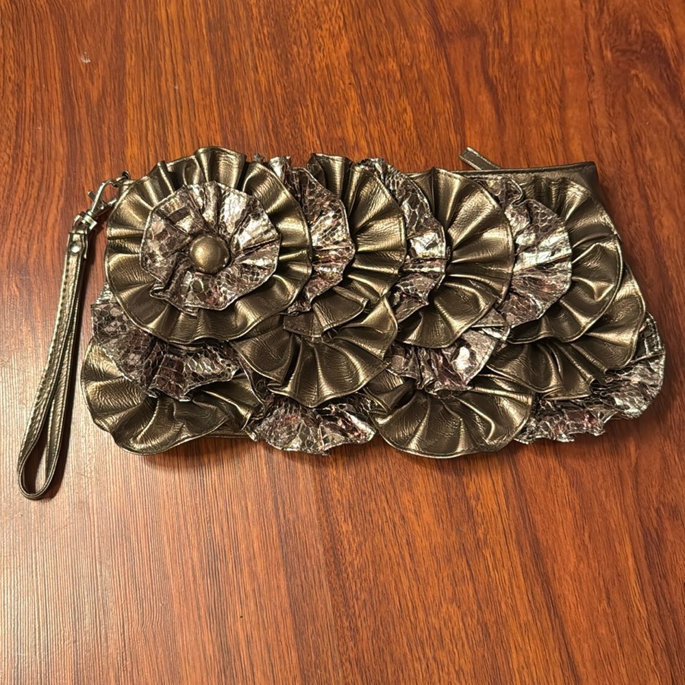 Flower clutch